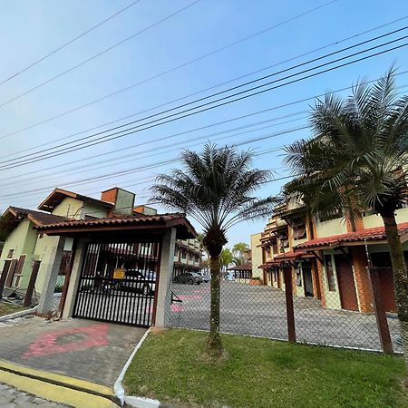 Pe Na Areia Na Praia Das Toninhas - Villagio 24 Porto Feliz Ubatuba Exterior photo