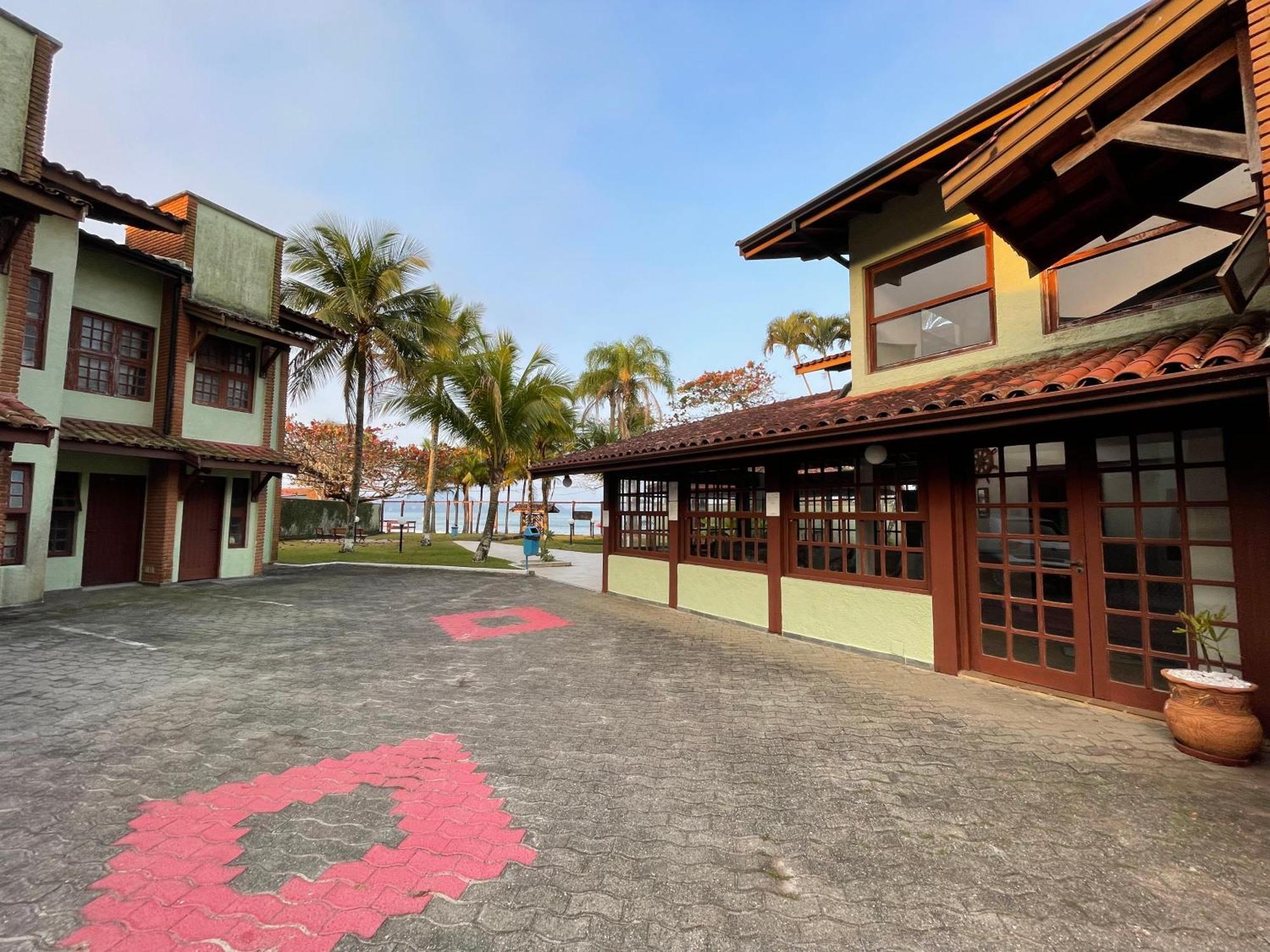 Pe Na Areia Na Praia Das Toninhas - Villagio 24 Porto Feliz Ubatuba Exterior photo